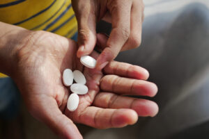 man holding mexican xanax - farmapram